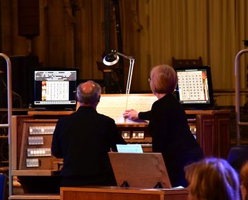 The choral works were complemented by two of Bach's Preludes and Fugues, played by Colin Druce using the â€˜Hauptwerkâ€™ system, an advanced software sampler for a virtual pipe organ
